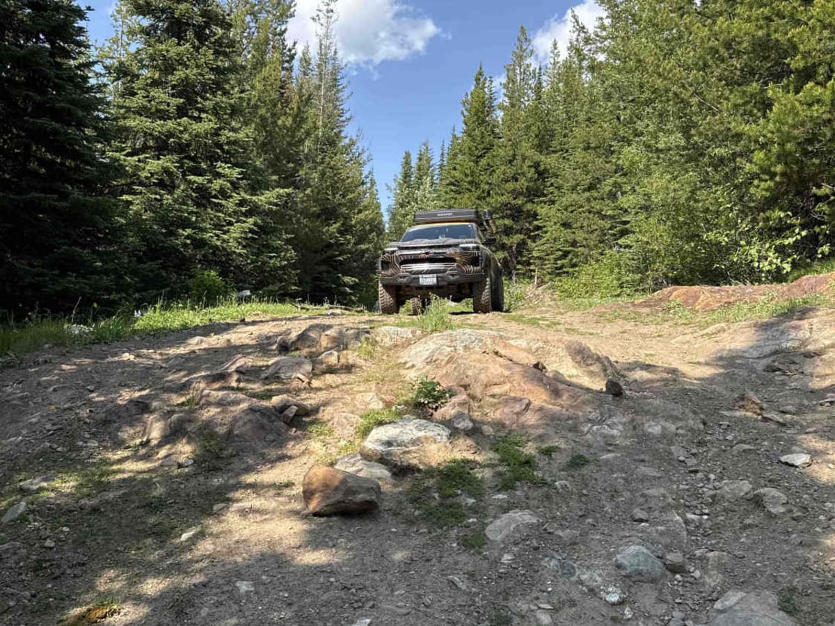 Min Lake Road trail photo