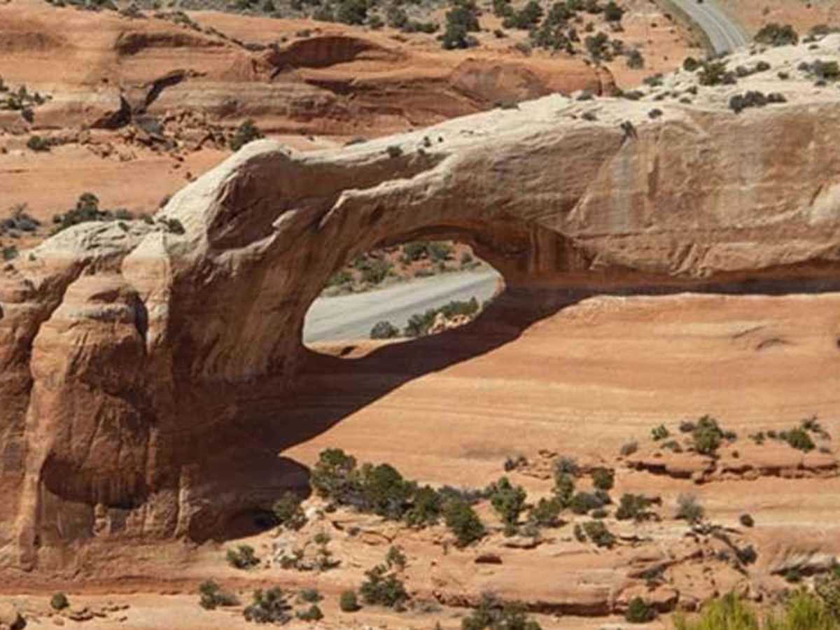 Cameo Cliffs to Wilson Arch trail photo