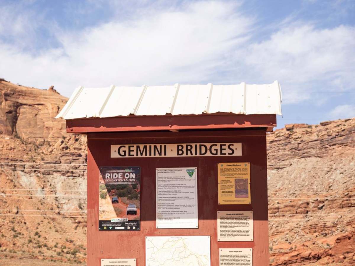 Gemini Bridges trail photo