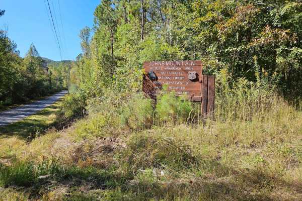 Hidden Creek Road (955-955B)