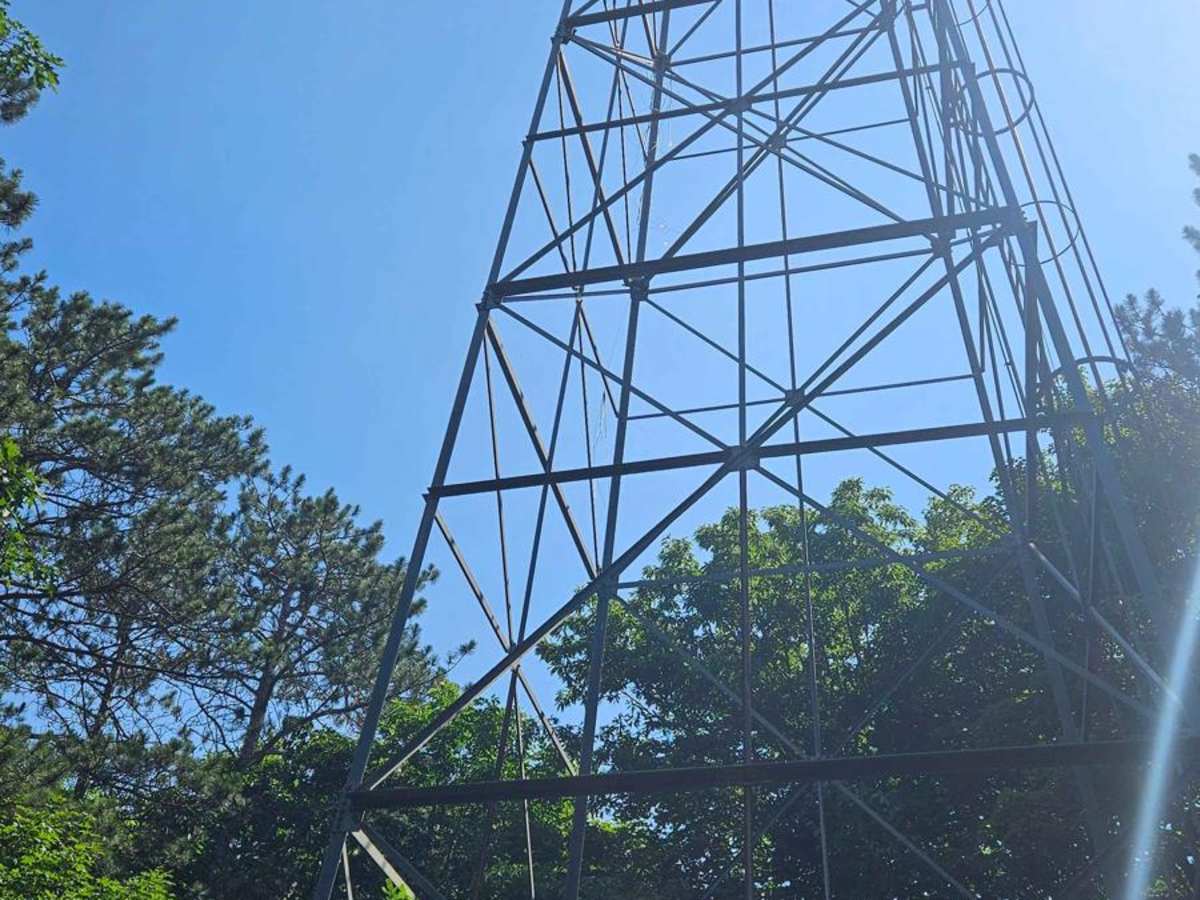 Berkshire Tower Ruins trail photo
