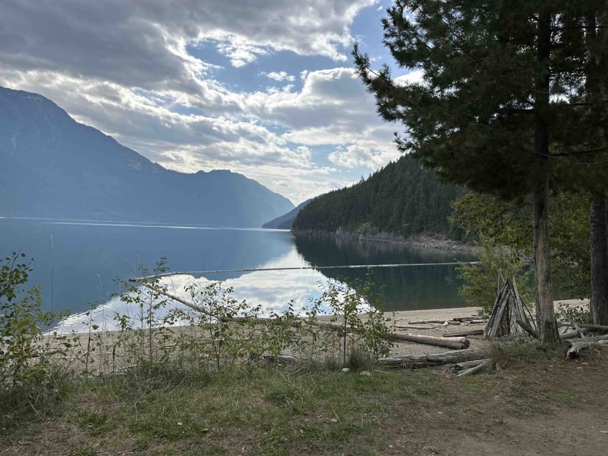 Howser Lake trail photo