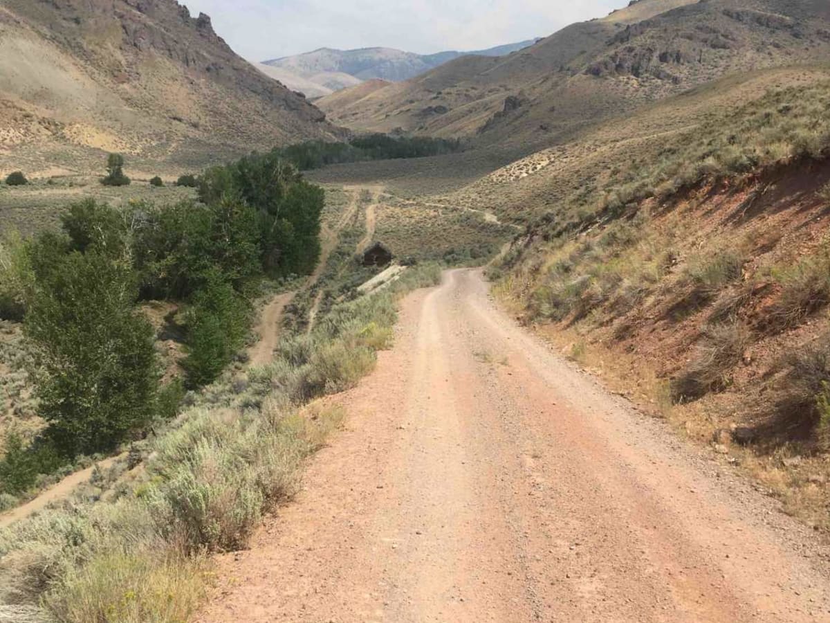 Yearian Creek Road trail photo