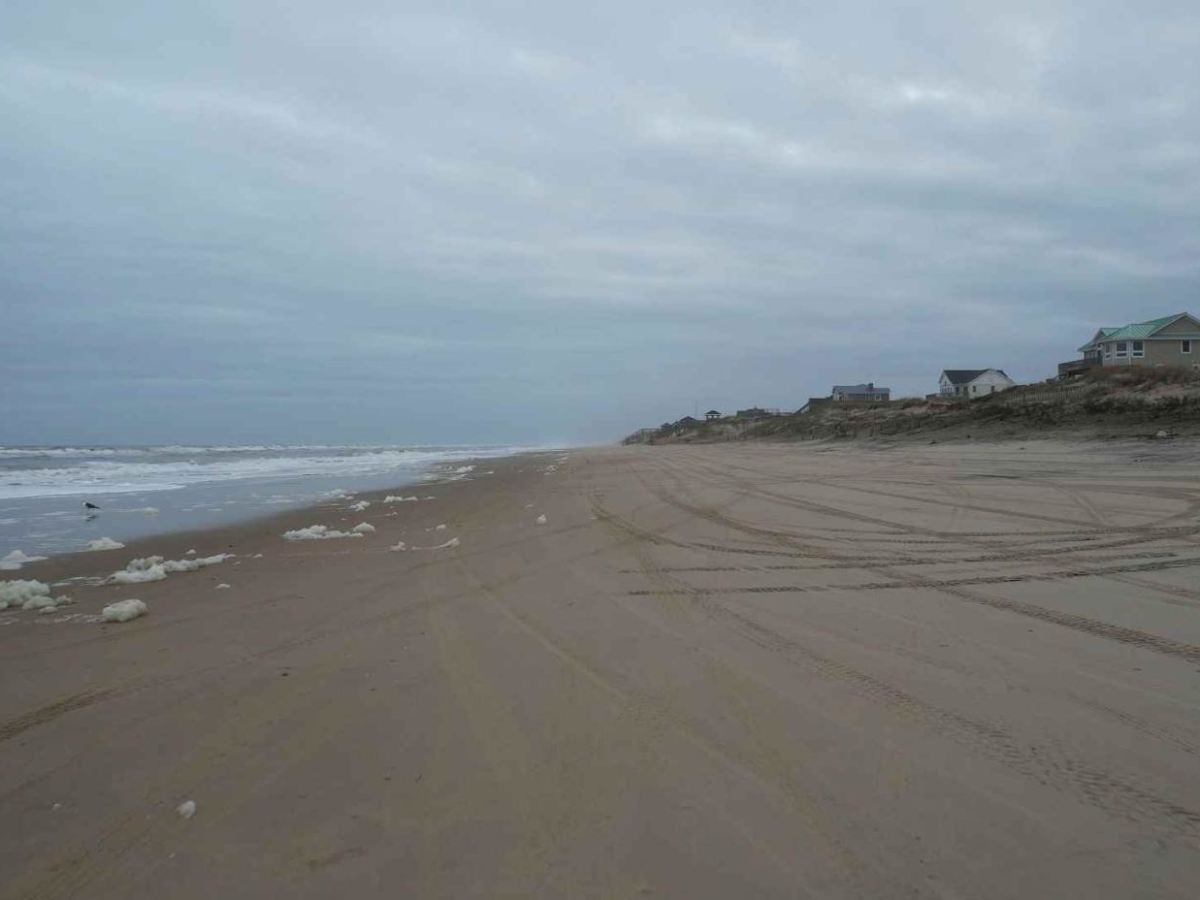 NC12 - Carova 4x4 Beach photo 2