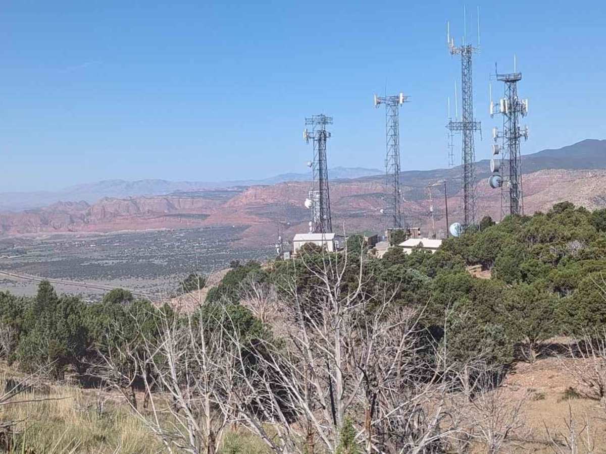 Toquerville Communication Towers Overlook trail photo