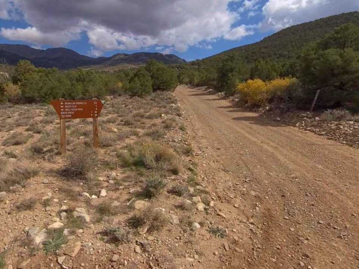 Henry Mountains Road - BLM14500 trail photo