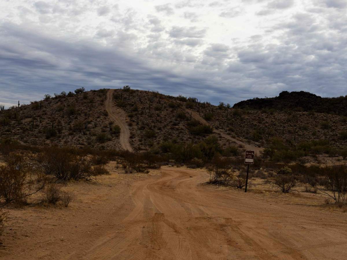 Natural Arches Loop trail photo