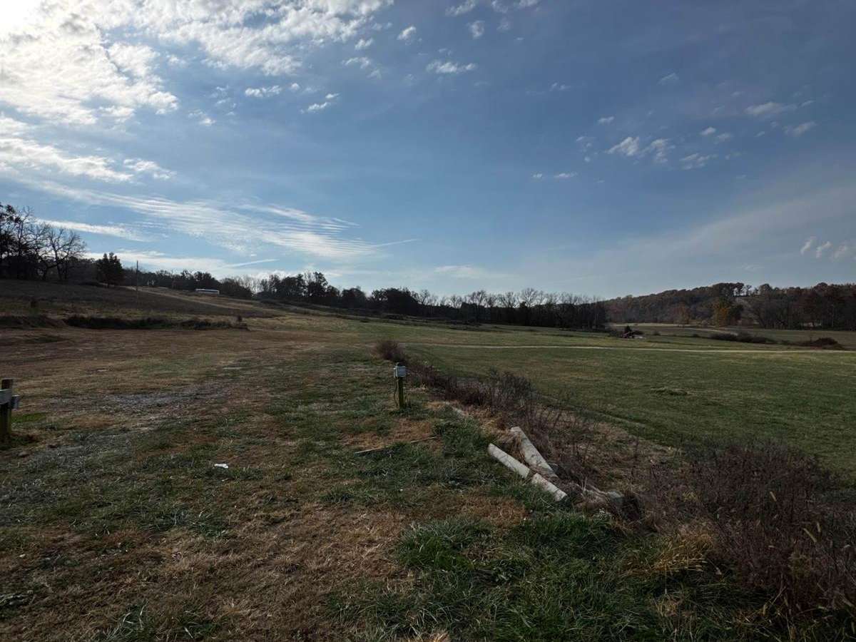 Bottoms trail photo