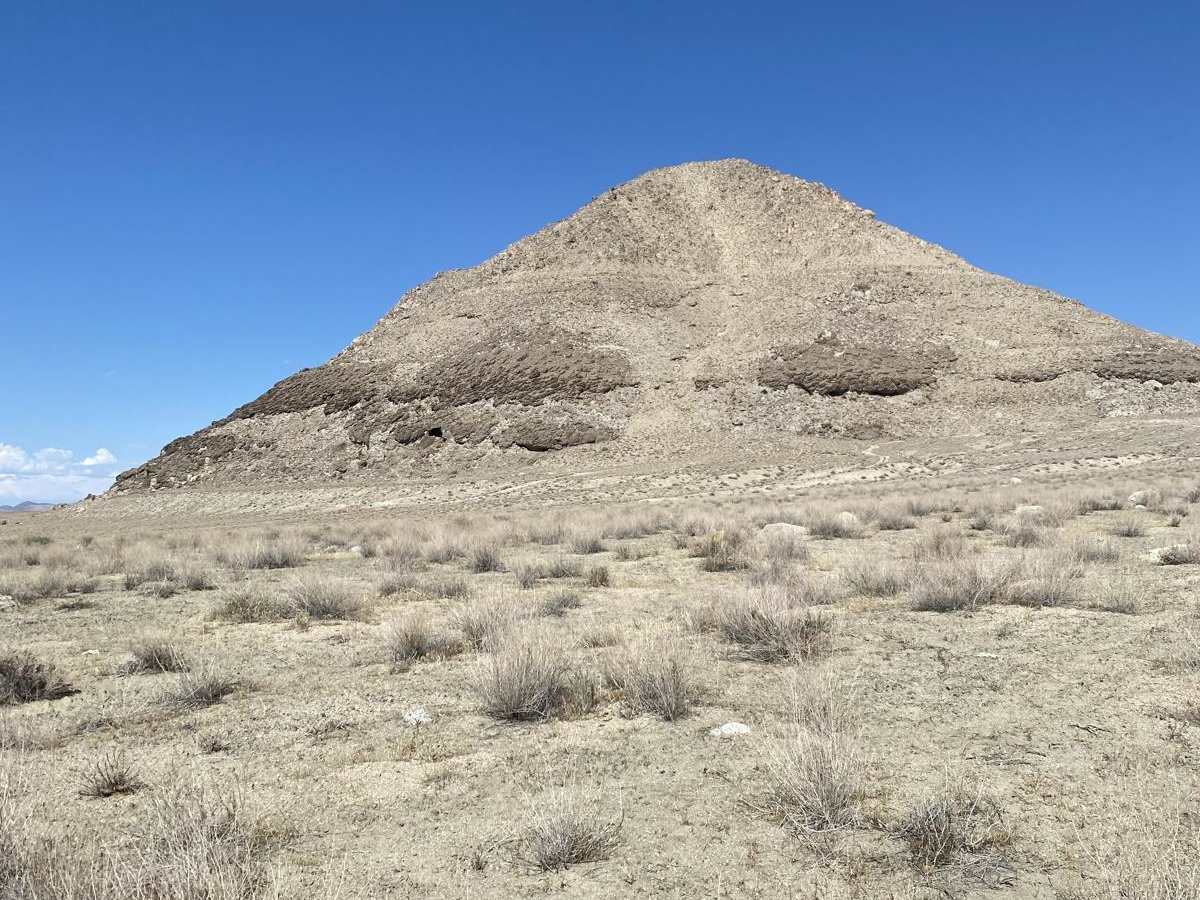 Winnemucca Lake East Shore Caves photo 6