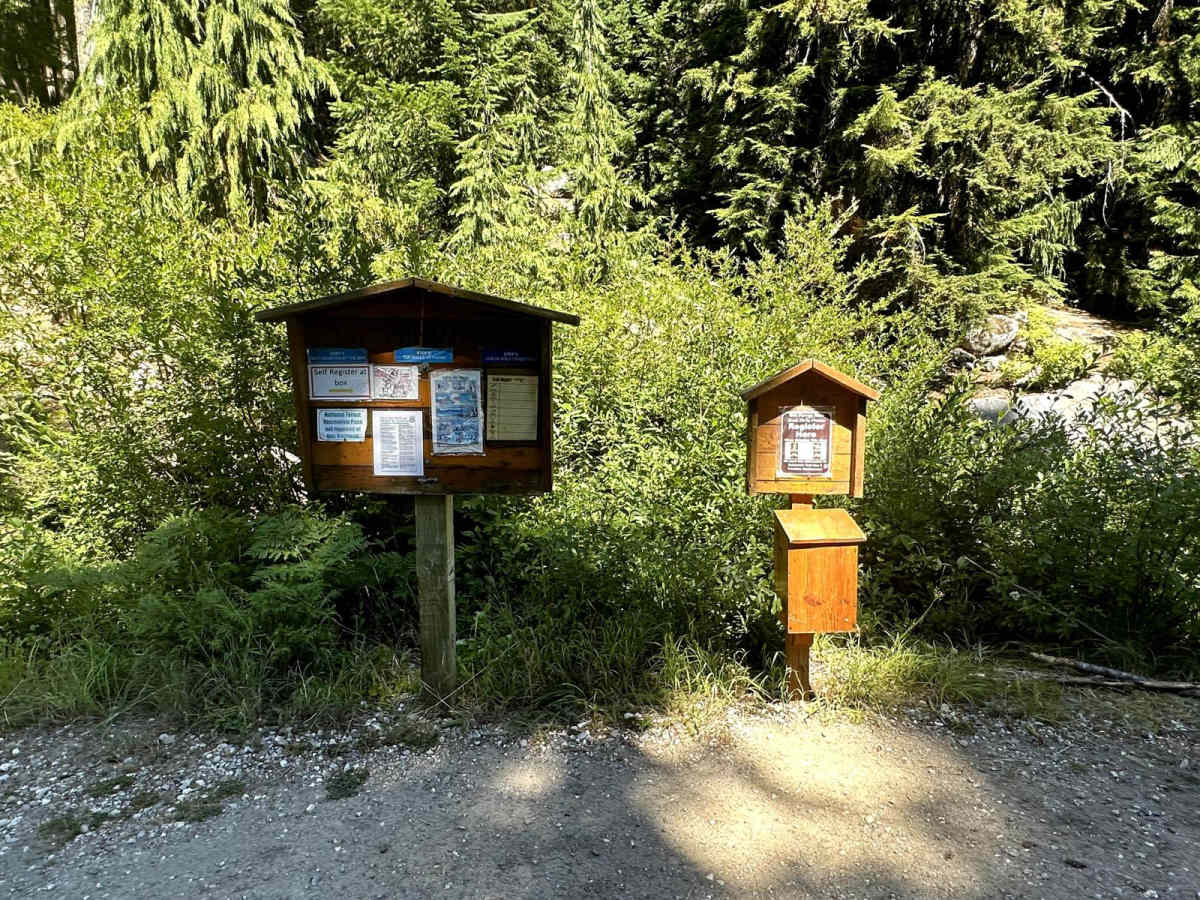 Minotaur Lake Trailhead trail photo