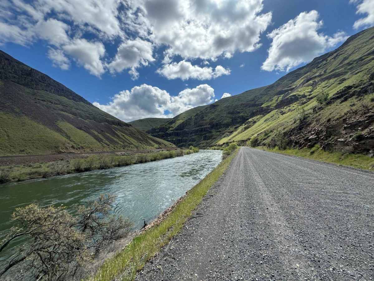 Lower Deschutes River Access Road trail photo