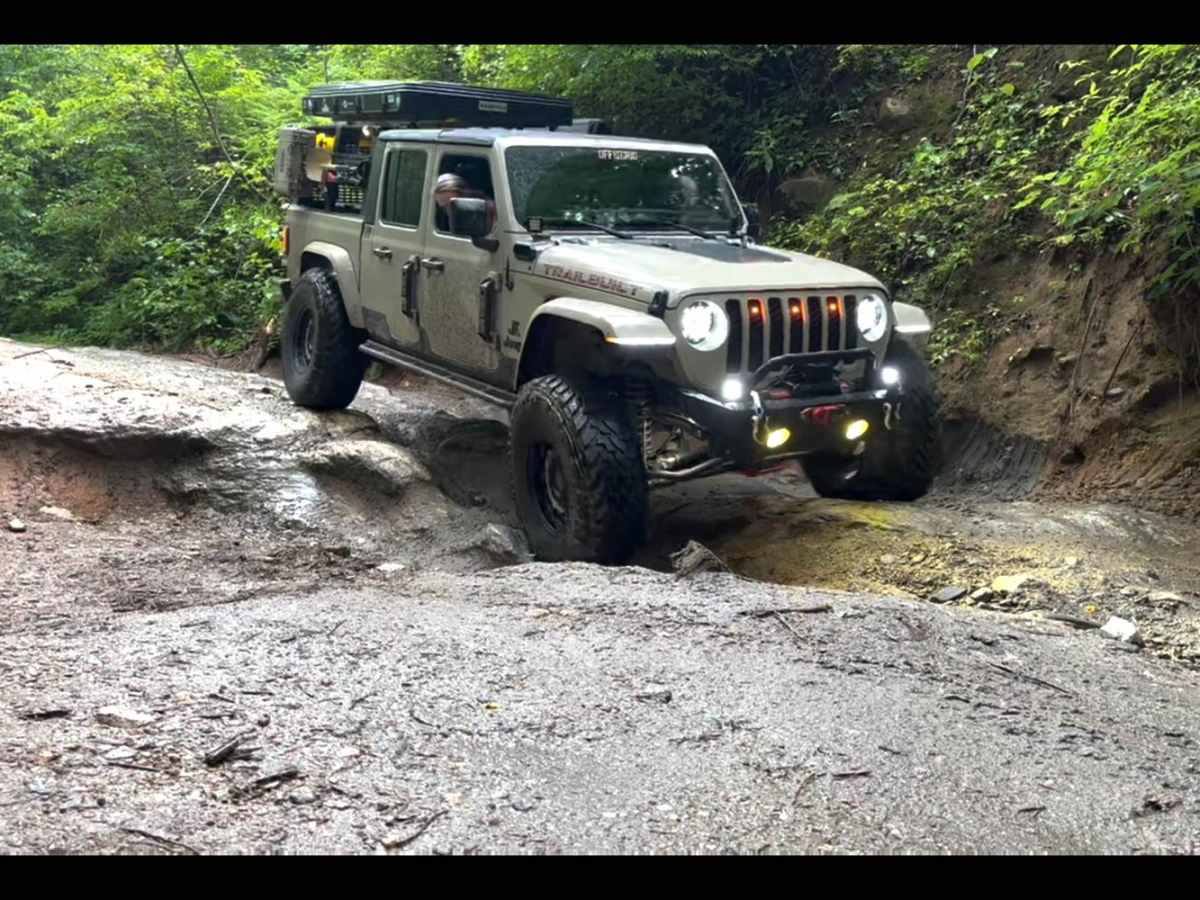 Sarah's Creek trail photo