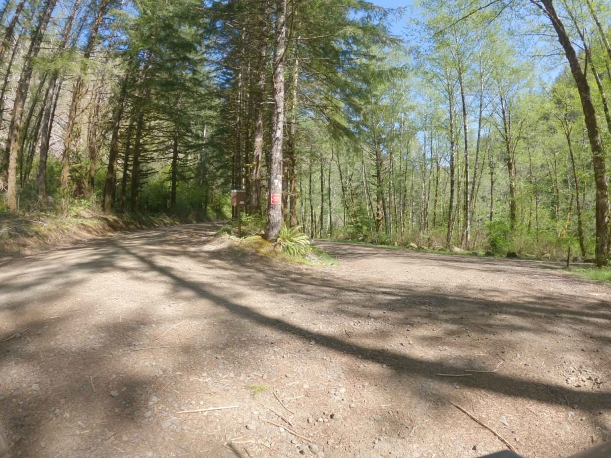 Hembre Ridge Road trail photo