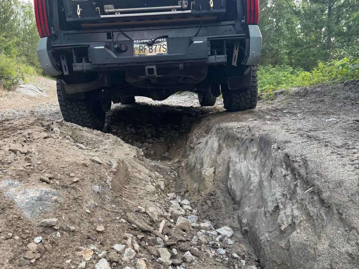Rad Powerline Trail photo 4