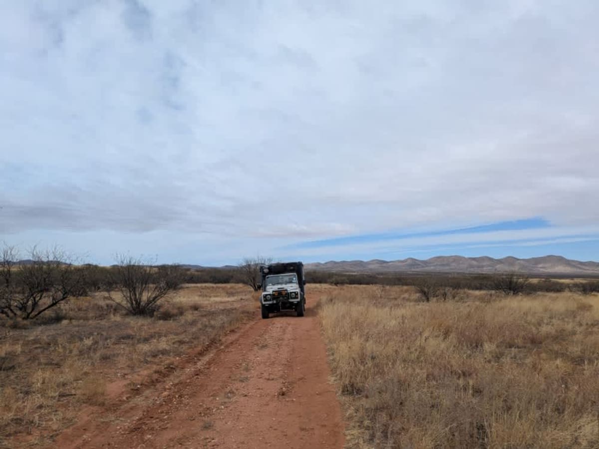 Compartidero Flats Road trail photo
