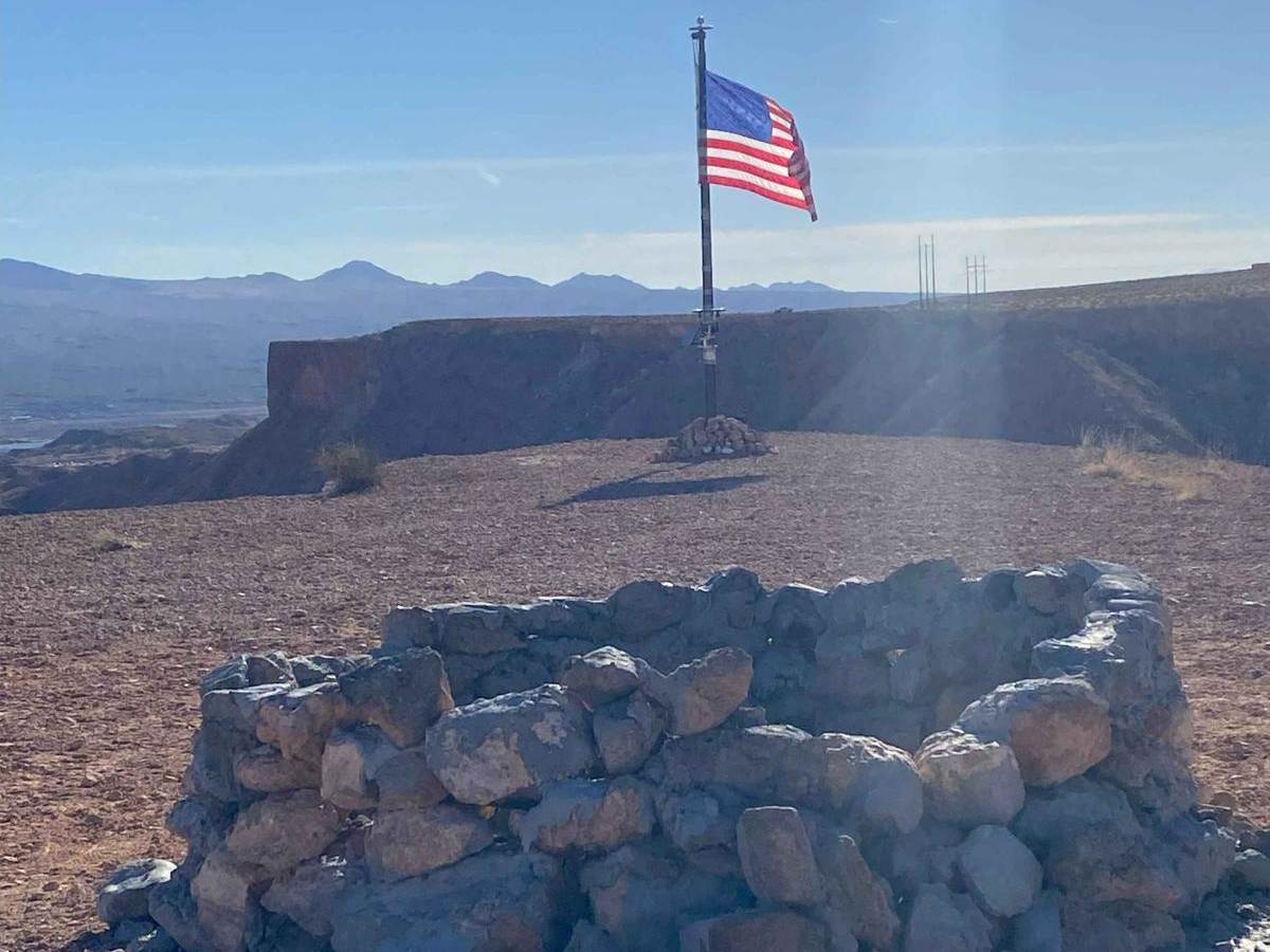 Mesquite American Flag Overlook trail photo