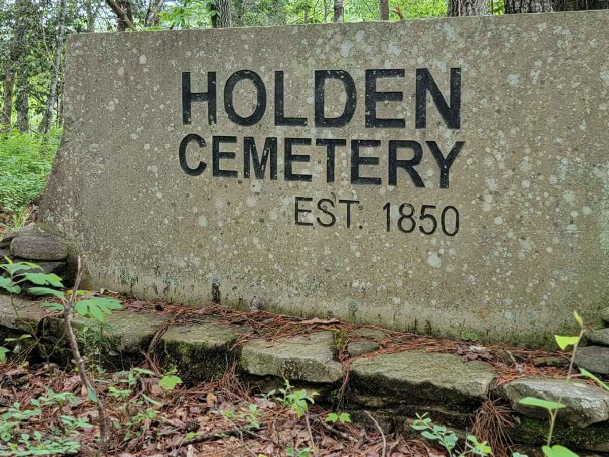 Holden Cemetary Road trail photo