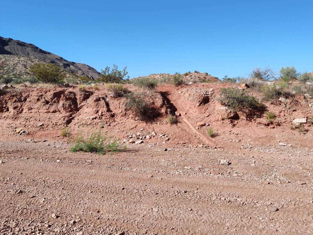 Side Track to Red Rock - Single Track trail photo