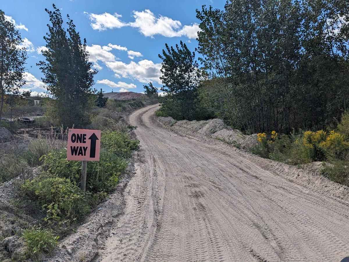 Noyes Boulevard trail photo