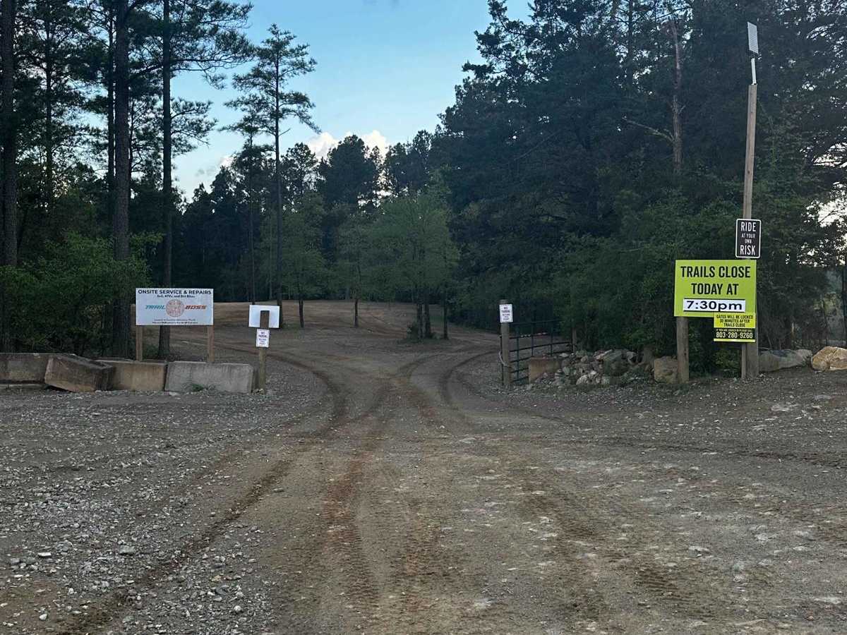 Service Road 4 (SR 4) trail photo