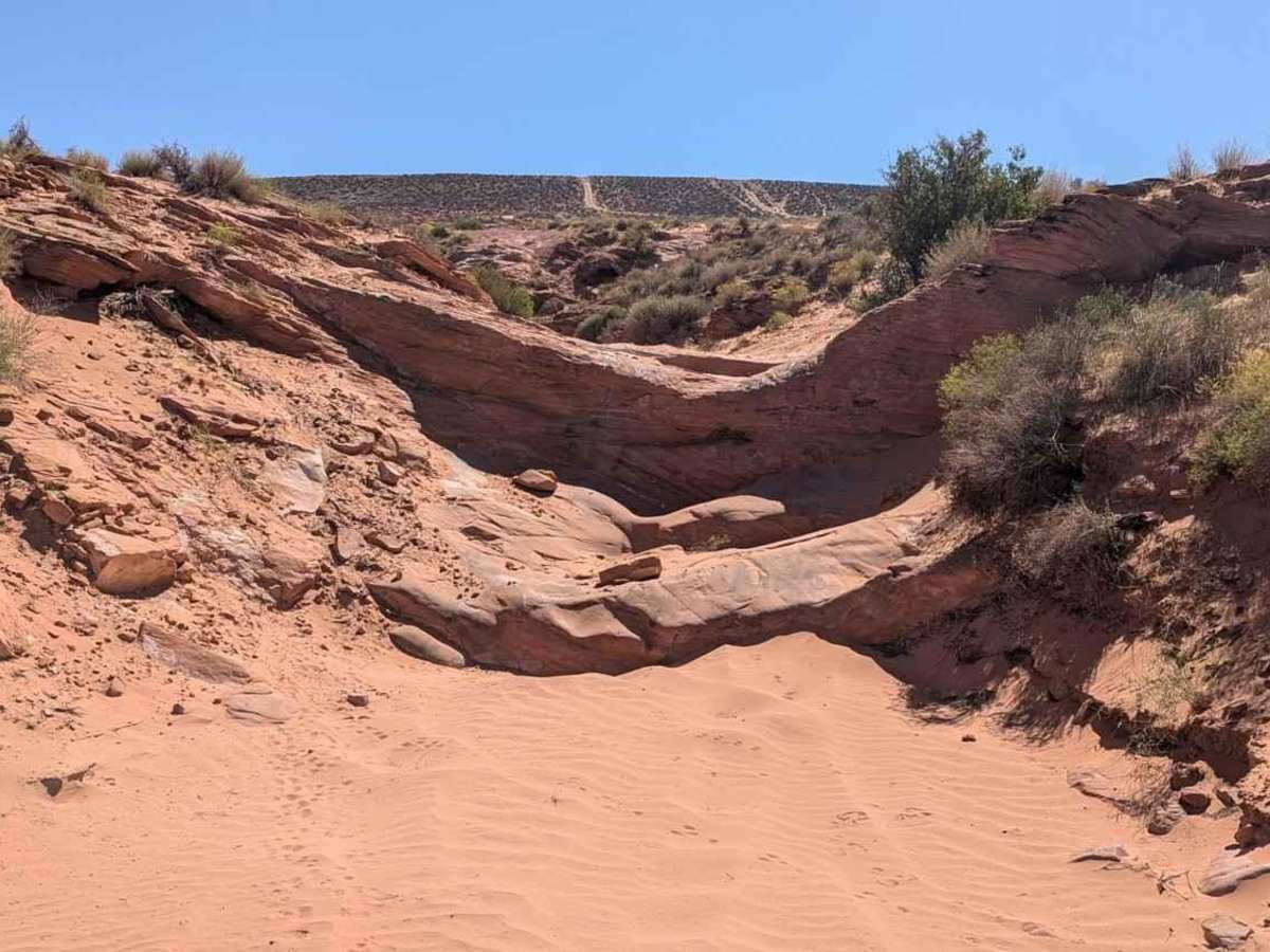 Dekleined trail photo