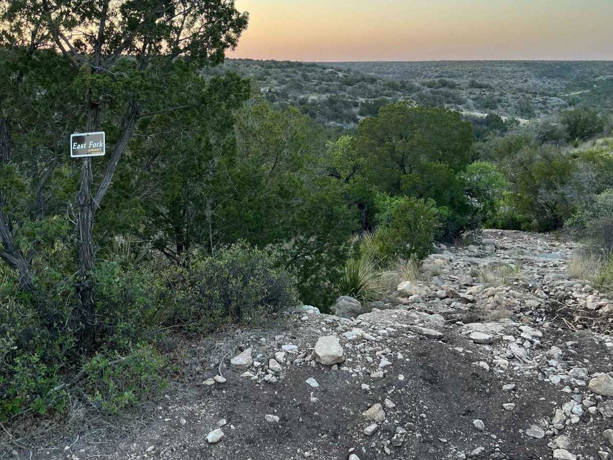 East Fork Trail - V3 photo 5