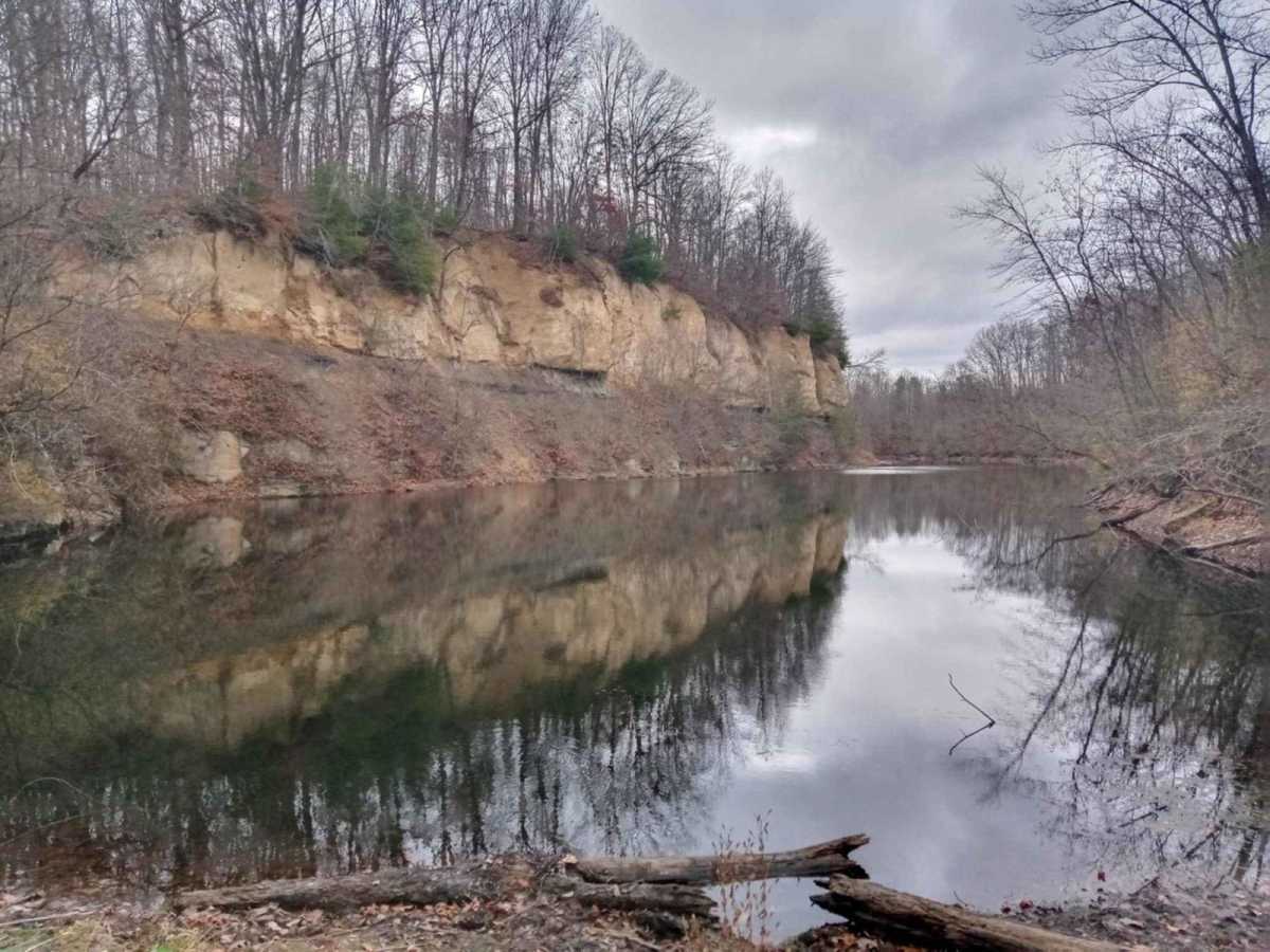 Land between the ponds trail photo