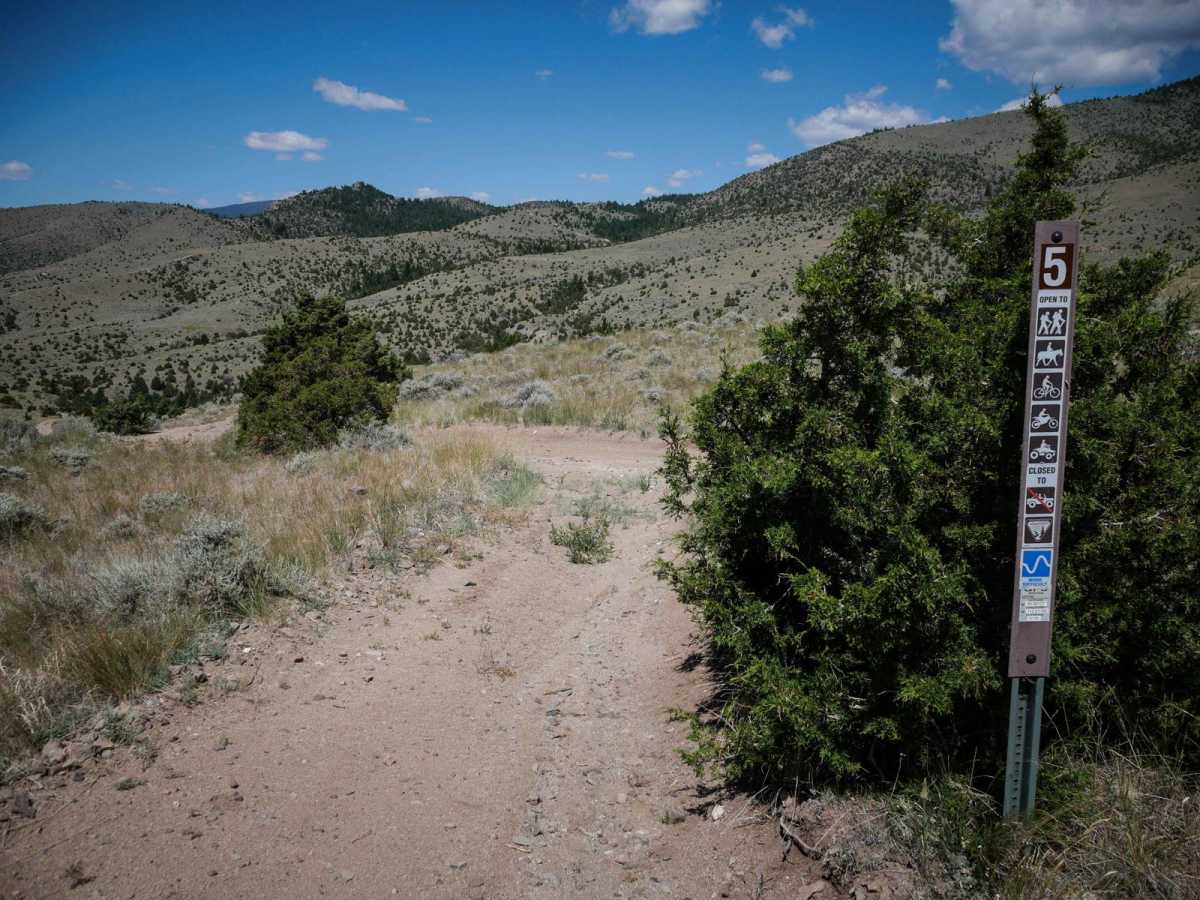 BLM 5 (Ringing Rocks) trail photo