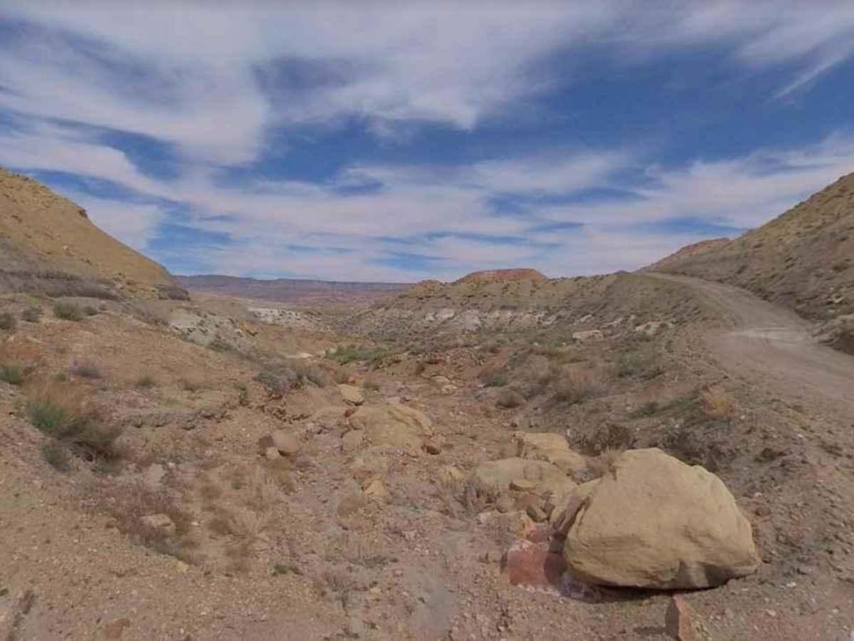 Sit Down Bench Trail BLM 320 photo 6