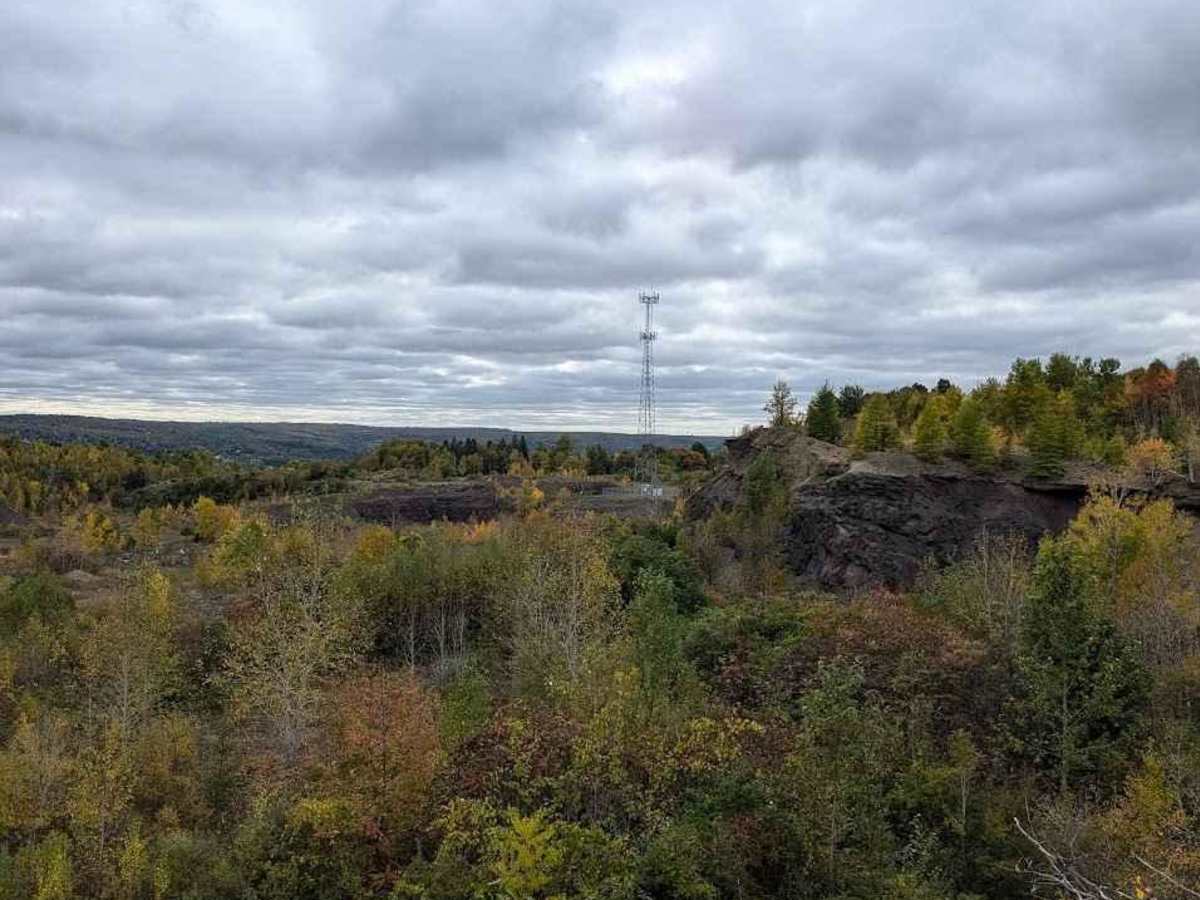 Peach's Pit trail photo