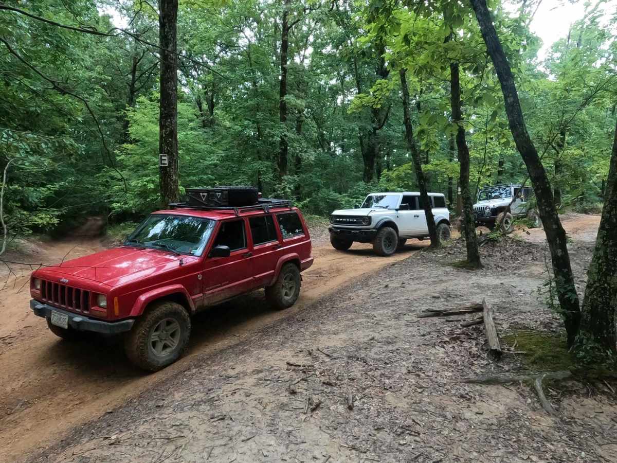 D to E Road trail photo