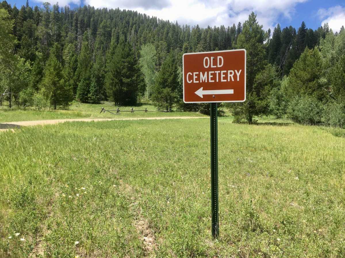 Lincoln Gulch Road trail photo