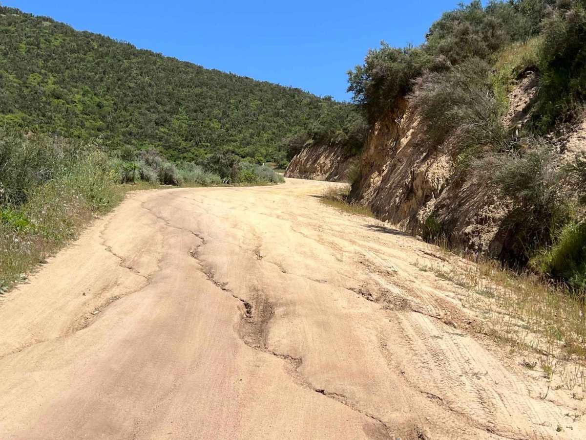 La Gloria Road photo 4