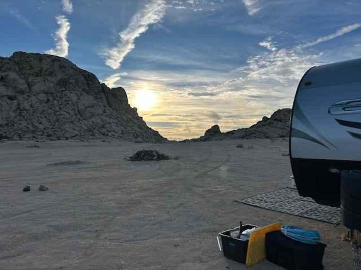Soggy Dry Lake to Cougar Buttes photo 3