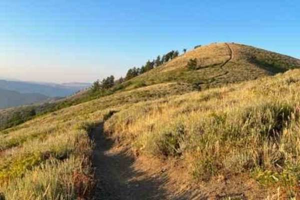 Lewis Peak (6041)
