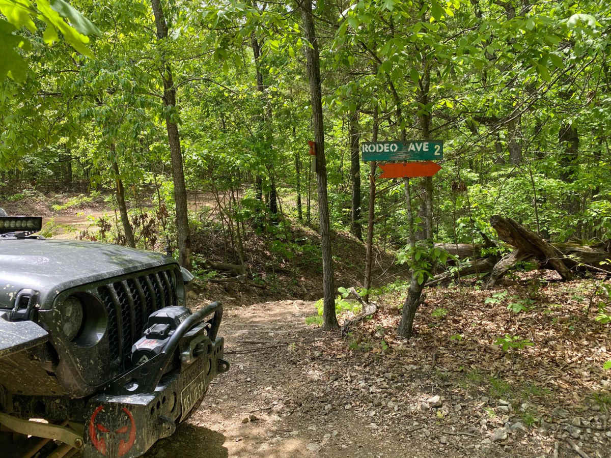 Rodeo Avenue trail photo