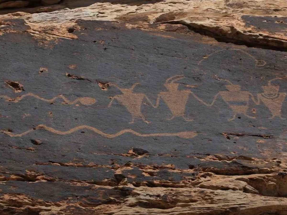 Lower San Rafael River Petroglyphs trail photo