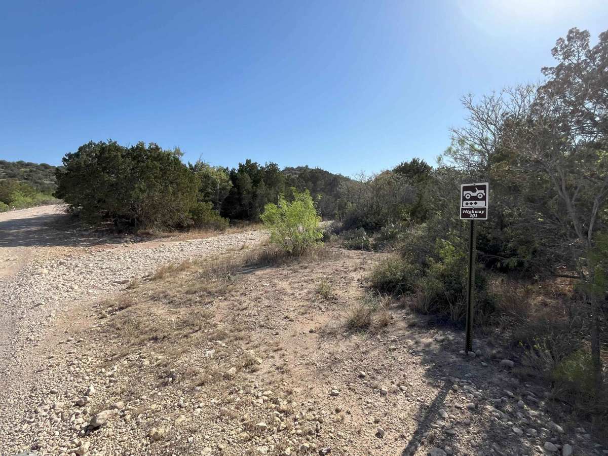 Highway 101 - V7 trail photo