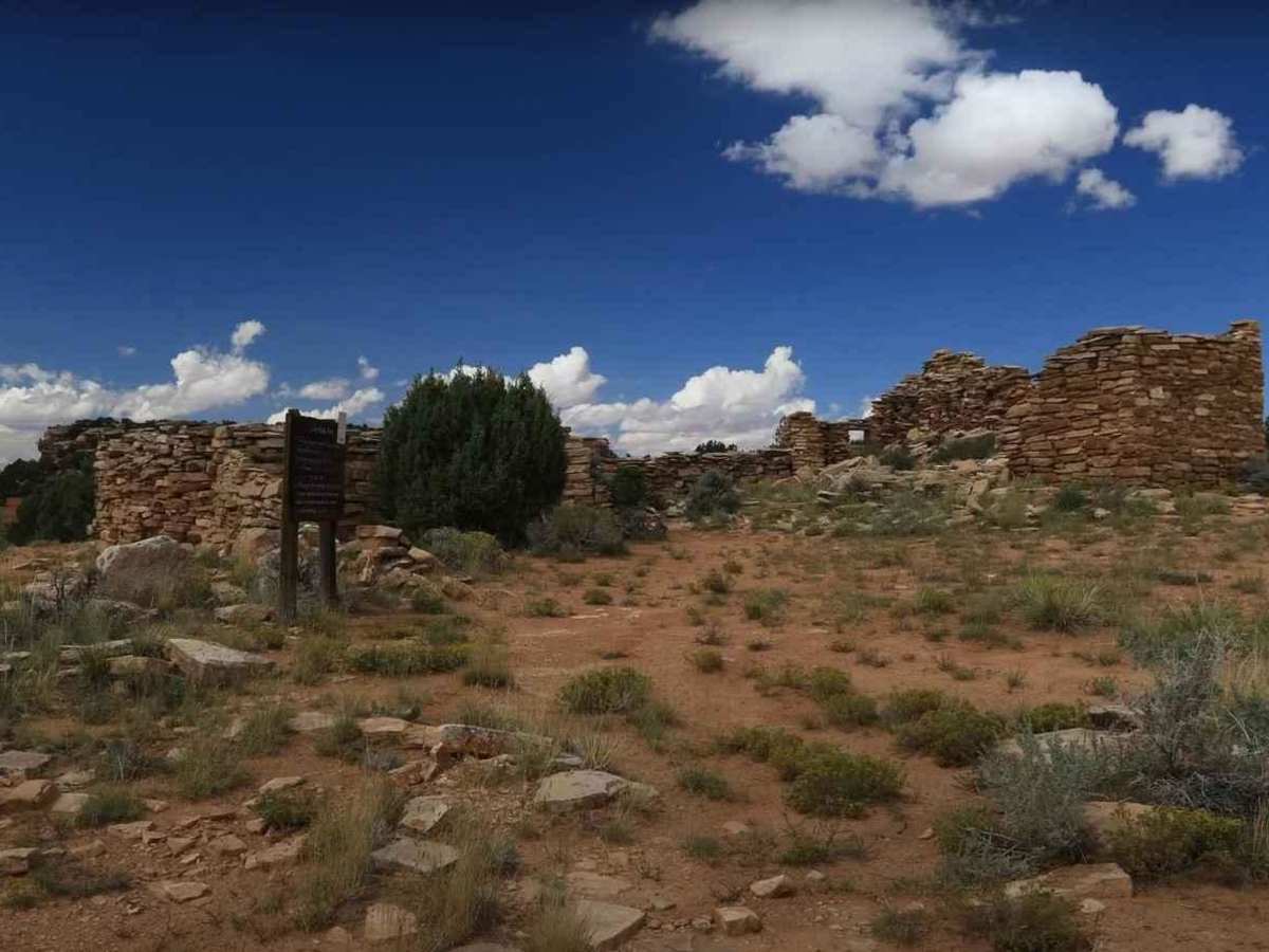 BLM D0153 - Farmhouse Ruins trail photo