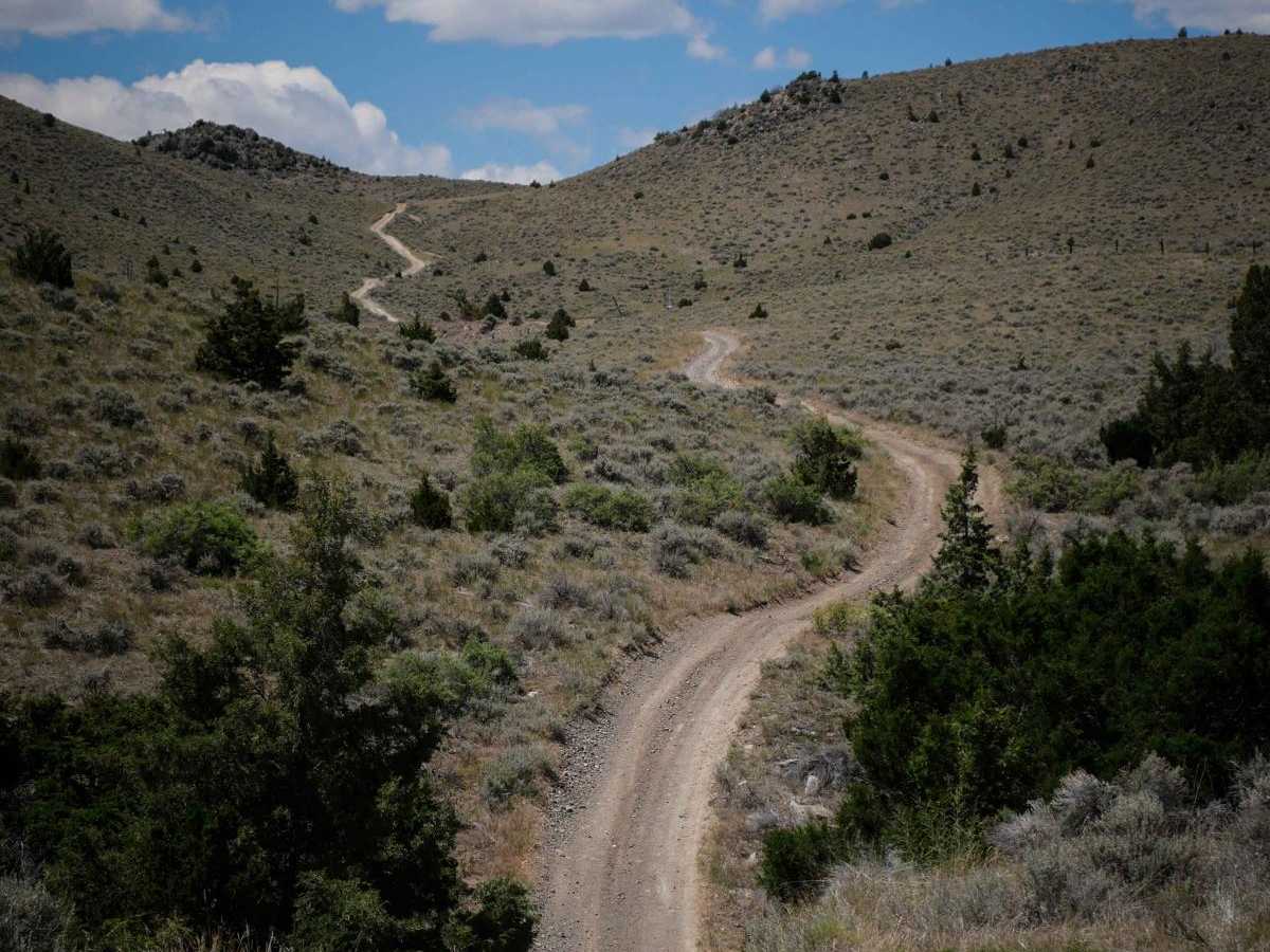 BLM 16 (Pipestone Exit Trail) photo 2